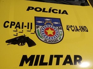 Homem é preso com revólver e munições dentro de veículo em povoado de Atalaia