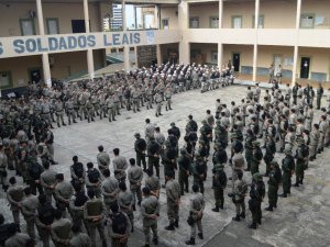 Policiais militares começam a embarcar para interior do estado