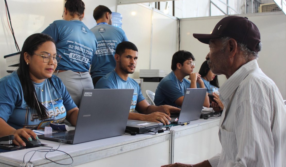Procon na Rua oferece atendimento e negociação de dívidas no Centro de Maceió