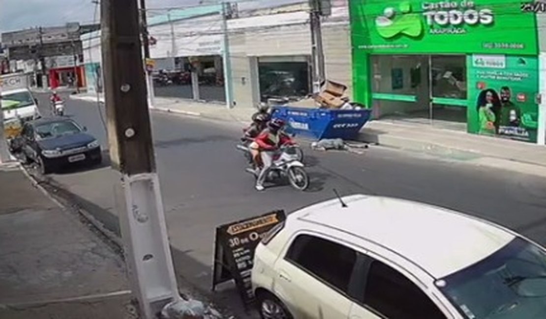 Idoso é atropelado por motociclista enquanto tenta atravessar a rua em Arapiraca