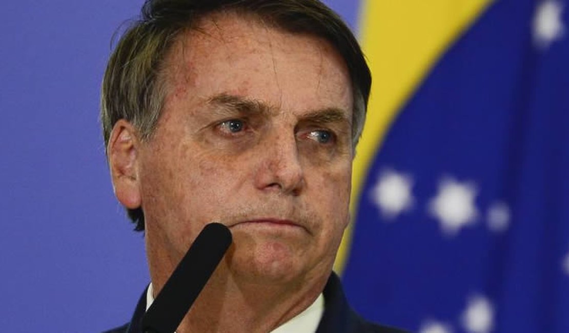 Três horas após o resultado das eleições, Bolsonaro se recolhe e não se manifesta