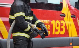 Incêndio em kombi é registrado na madrugada em Palmeira dos índios