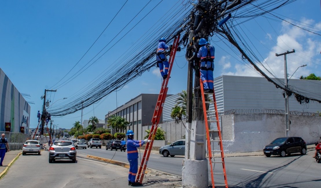 Projeto Poste Limpo chega a quatro grandes avenidas de Maceió