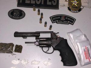 Homem é autuado por posse ilegal de arma e tráfico de drogas em Arapiraca