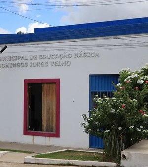 Atalaia: Defensoria debate mudança de nome de escola municipal Domingos Jorge Velho