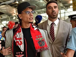 Ex-Palmeiras, Richard Ríos desembarca em Lisboa para assinar com o Benfica