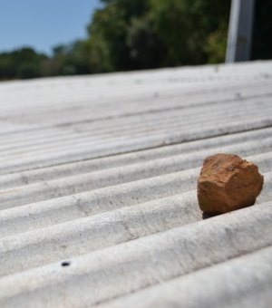 Suspeitos jogam pedra no telhado de igreja durante culto em Arapiraca 