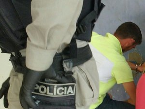 Homem embriagado é preso por desacato e direção perigosa