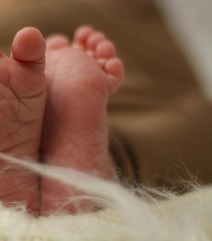Homem dá tapa no rosto de criança, em BH, e diz que pensou ser bebê reborn