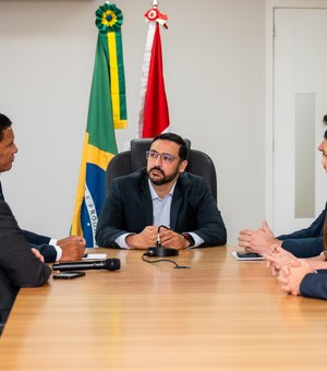 Governo articula instalação de indústria de espumas e colchões em Alagoas