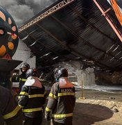 Incêndio no Distrito Industrial mobiliza bombeiros e pode durar até sábado (11)