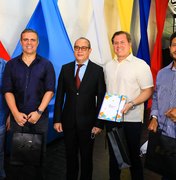 Marx Beltrão destaca parceria que vai ampliar alcance do Programa do Leite em Maceió