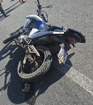 Vídeo mostra momento em que motociclista morre ao cair do veículo na BR-101 em Messias