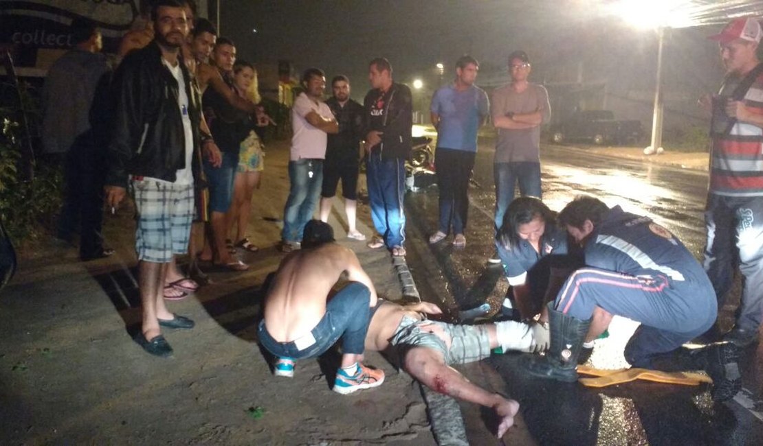 Vídeo: Após colisão entre carro e moto, jovem fica gravemente ferido no Agreste