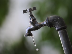 Abastecimento de água no Jacintinho é interrompido para conserto de vazamento