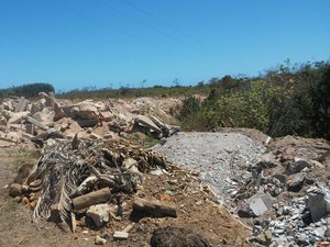 IMA flagra descarte irregular de resíduos da construção civil em Paripueira