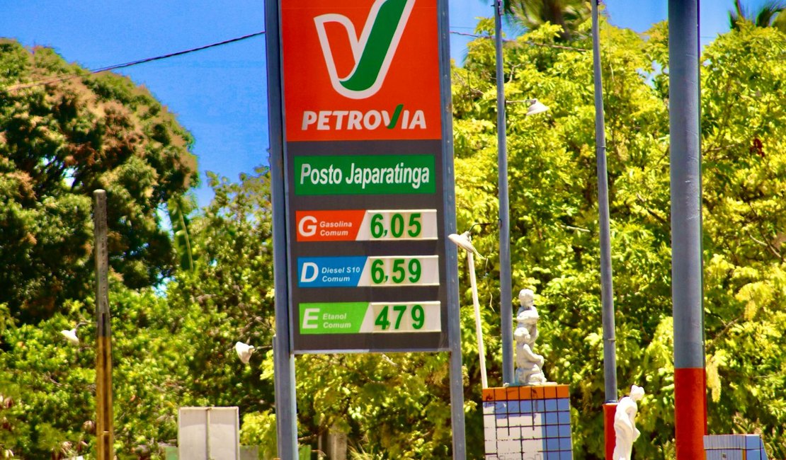 Preço do litro da gasolina sofre reajuste em Japaratinga
