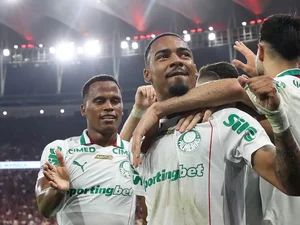 Palmeiras derrota Flamengo e amplia vantagem na liderança do Brasileiro