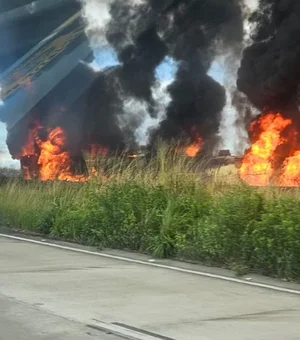Após explosão de  caminhão-tanque, trecho da rodovia BR-101 é liberado pela PRF