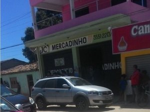 Policial militar e comerciante são presos acusados de participar de roubos de cargas