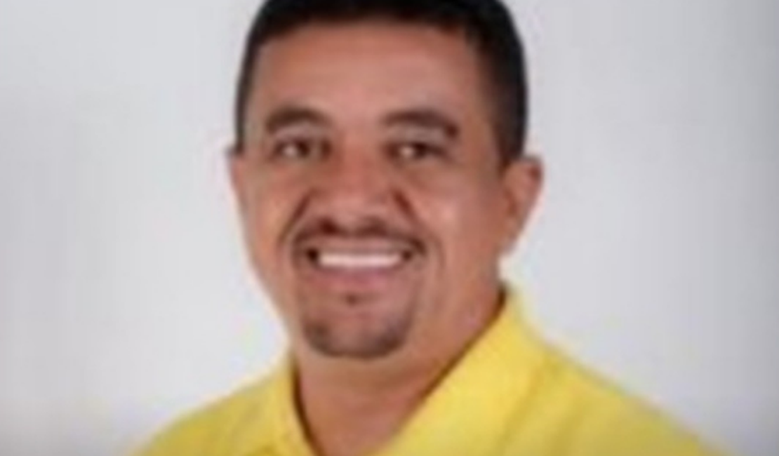 Vereador de Dois Riachos é preso após confusão em bar e suspeita de ameaça com arma de fogo