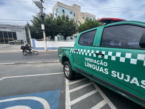 Lava-jato é autuado por despejo irregular de efluentes na Avenida Gustavo Paiva