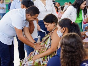 Prefeitura de Palmeira realiza entrega de cartões Cria, cestas de higiene e kits enxovais