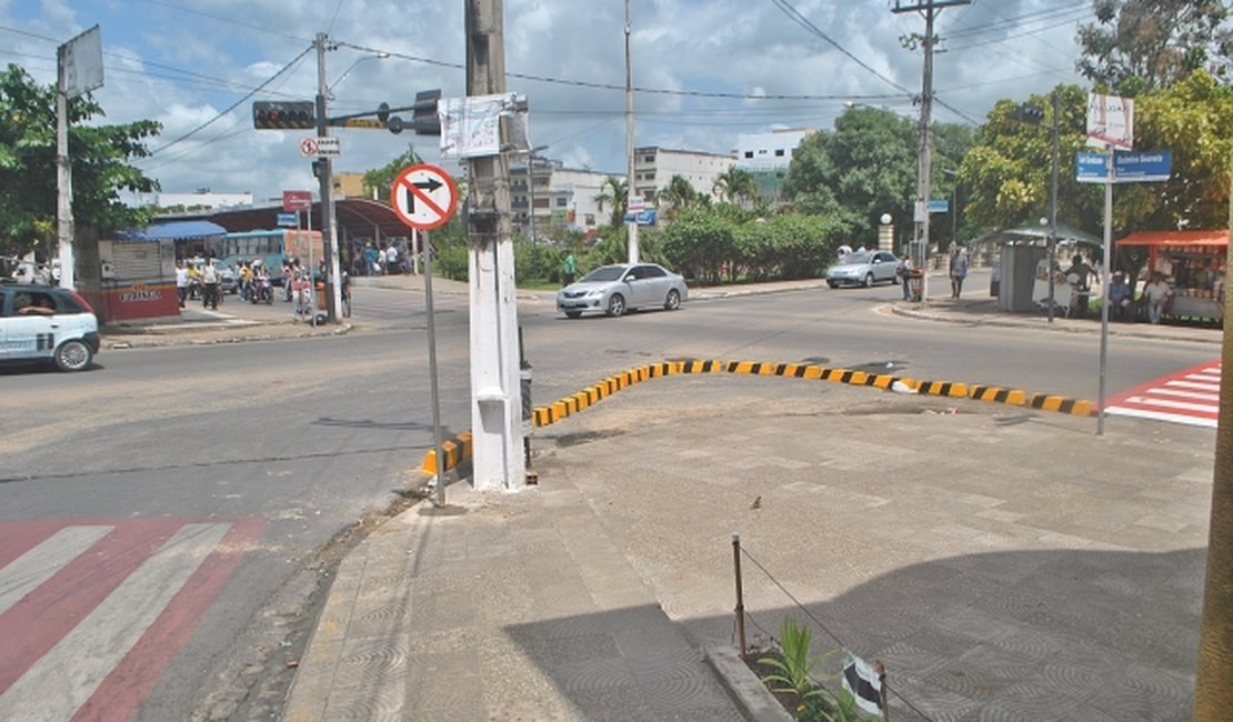 SMTT prioriza pedestre com faixa e sinalização para veículos