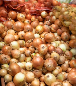 Cebola, batata-inglesa, arroz têm aumento nos preços, enquanto o feijão apresenta queda