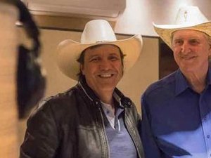 [Vídeo] Cantor sertanejo Juliano Cezar morre após sofrer infarto em pleno show