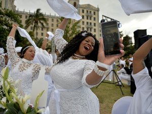 Jantar de Branco invade Cuba com piquenique francês e convidados americanos