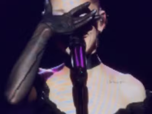 Ariana Grande chora em último show antes de uma pausa dos holofotes