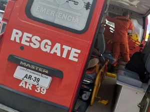 Acidente entre carros deixa duas pessoas feridas em Maceió