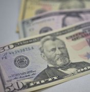 Dólar cai para R$ 3,74 após ação do Banco Central