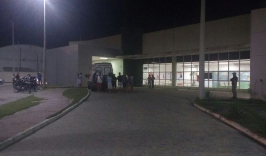 Empresário sofre tentativa de homicídio ao parar veículo em semáforo