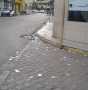 Ruas de Maragogi amanhecem sujas por santinhos de candidatos