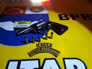 Homem é apreendido por porte ilegal de arma de fogo
