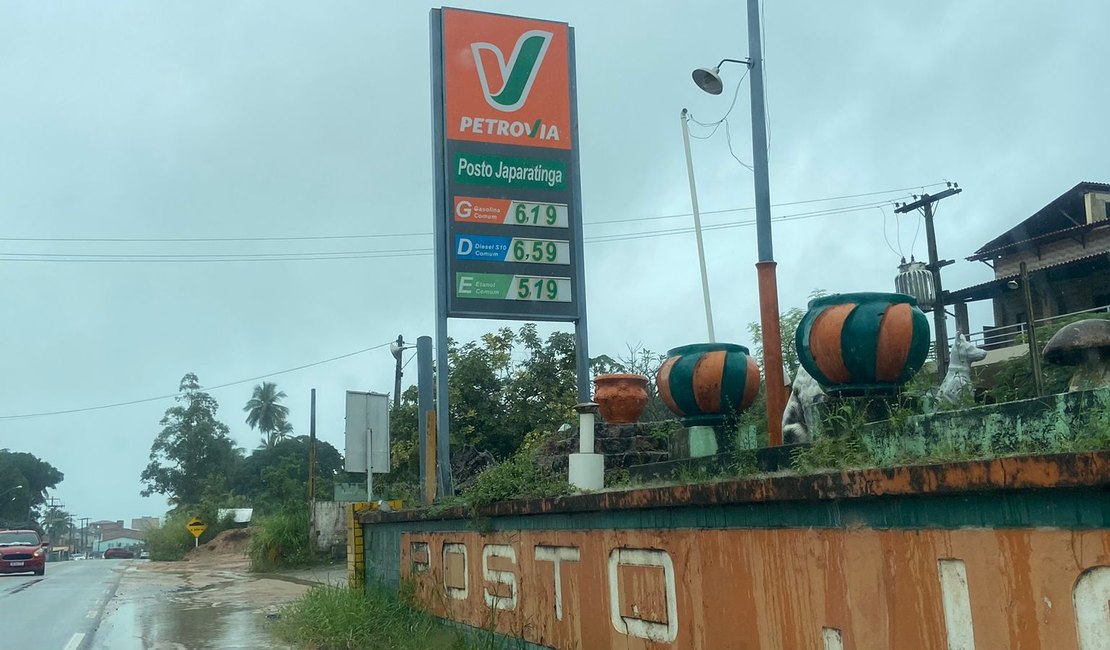Preço do litro da gasolina em Japaratinga permanece acima do valor médio de Maceió