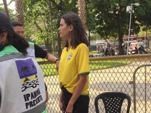 Modelo alagoana chora antes de internação e evita falar sobre a família