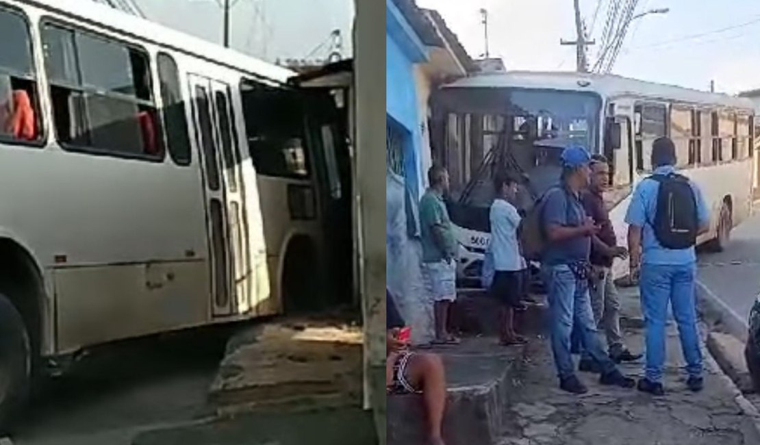 Ônibus com trabalhadores perde controle e invade casa no interior de AL