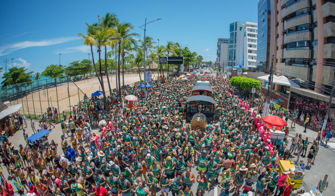 Jaraguá Folia e Banho de Mar à Fantasia agitam o fim de semana de Maceió com o apoio do Governo de Alagoas