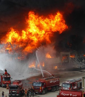 Incêndio atinge porto de Beirute destruído há 1 mês por megaexplosão