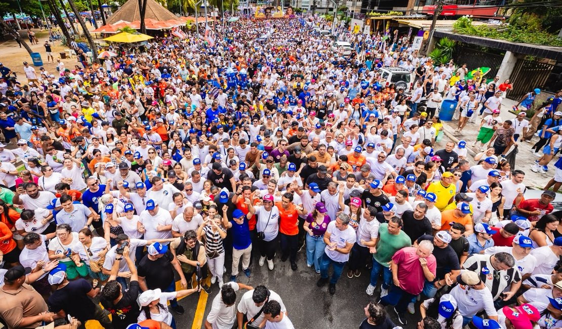 Orla de Maceió vira palco de grande ato de JHC na reta final da eleição