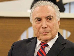 Temer chama impeachment de 'golpe' e vira alvo nas redes