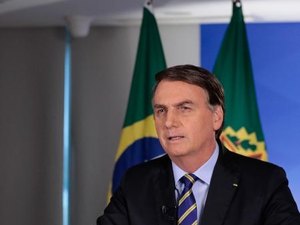Às vésperas de pico de casos, Bolsonaro vê covid-19 'começando a ir embora'