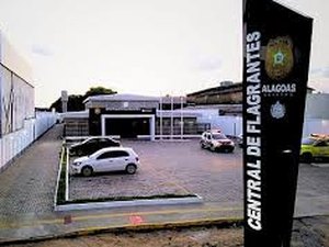 Homem é preso por ameaçar e agredir mulher em frente ao McDonald's, na Jatiúca