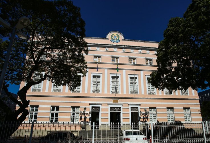 Pelo menos cinco vereadores por Maceió se articulam para disputar vaga na Assembleia Legislativa