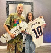 Neymar e Rayssa Leal se encontram e trocam presentes em Paris