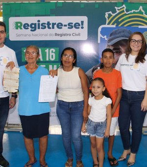 Idosa obtém 2ª via de certidão após 44 anos do casamento no Agreste