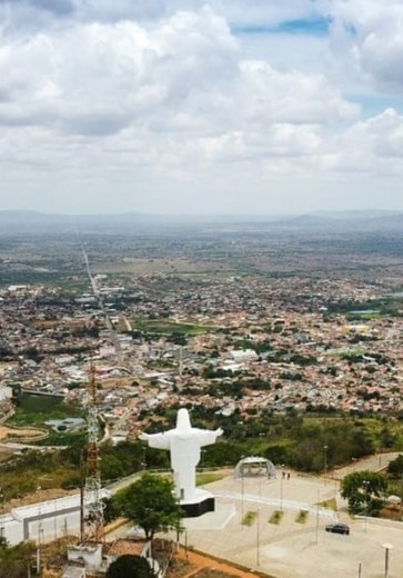 Homem é preso por agredir e jogar a esposa contra a parede em Palmeira